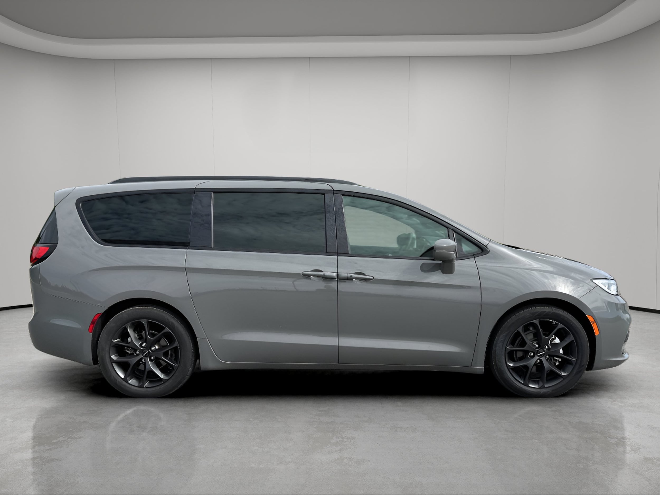 Used 2022 Chrysler Pacifica Touring L with VIN 2C4RC1BG1NR183288 for sale in Bemidji, Minnesota