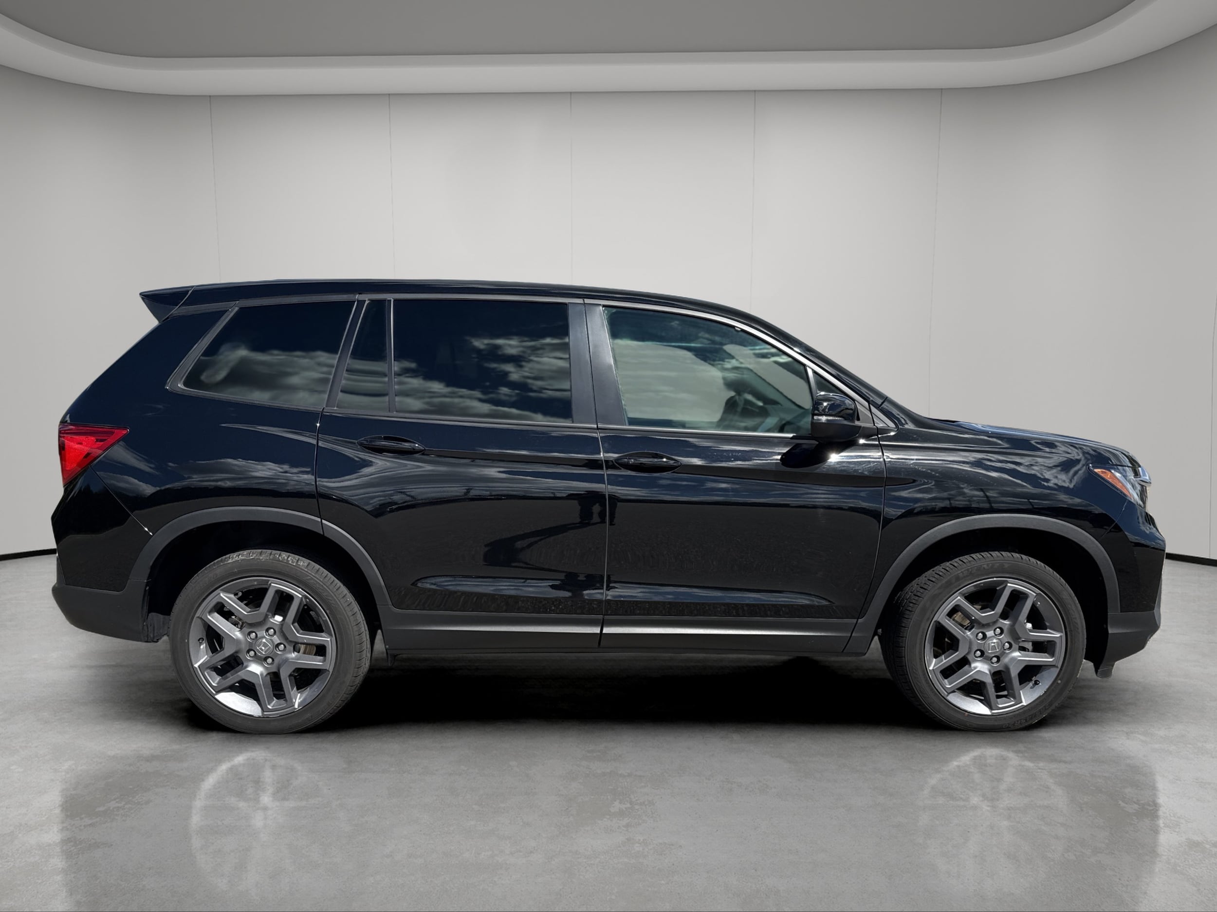 Used 2023 Honda Passport EX-L with VIN 5FNYF8H54PB021428 for sale in Bemidji, Minnesota