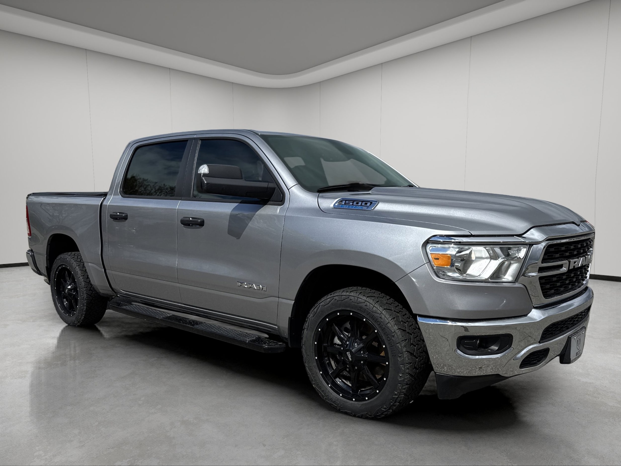 2023 RAM 1500 Big Horn/Lone Star 4x4 Crew Cab 5'7's photo