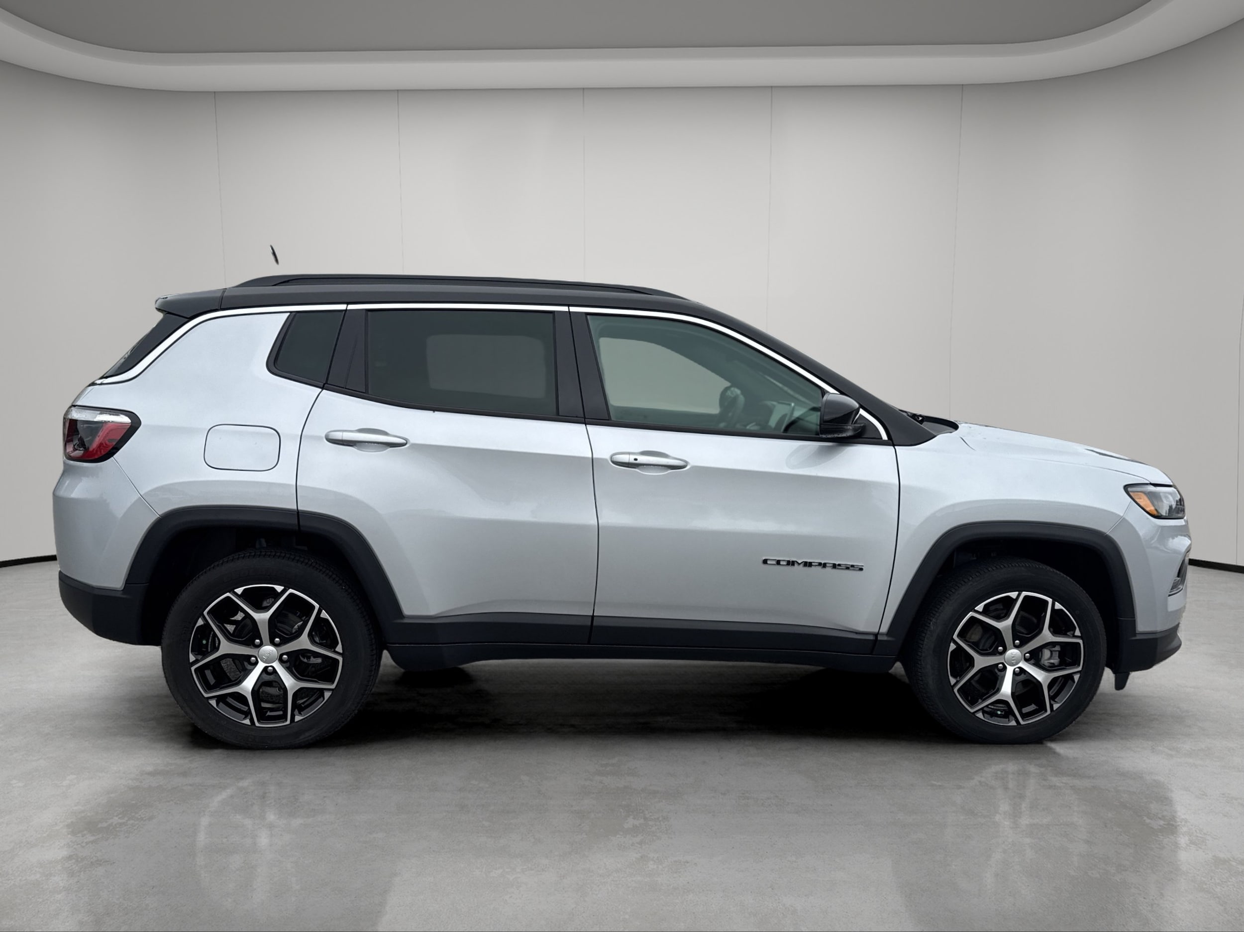 Used 2024 Jeep Compass Limited with VIN 3C4NJDCN8RT142419 for sale in Bemidji, Minnesota