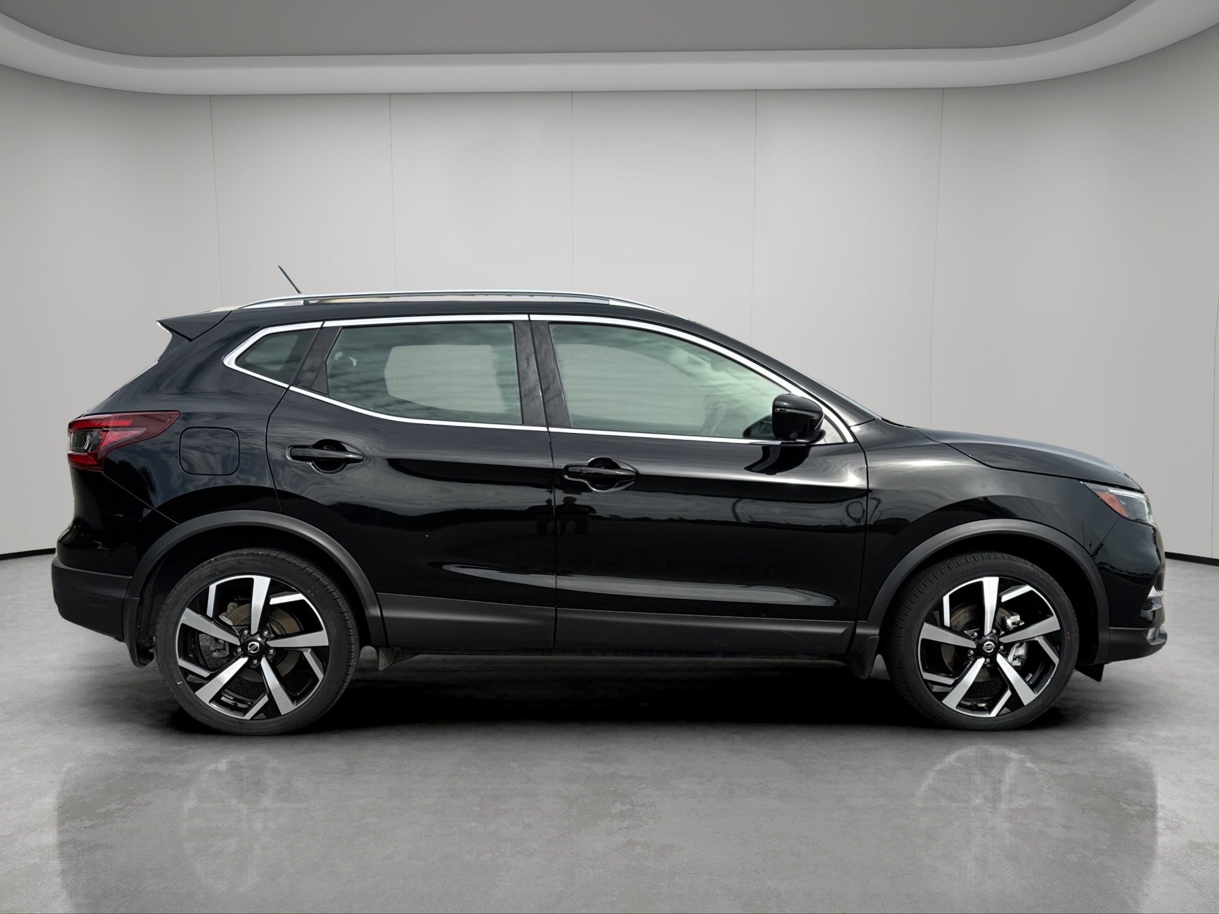 Used 2022 Nissan Rogue Sport SL with VIN JN1BJ1CW2NW483462 for sale in Bemidji, Minnesota