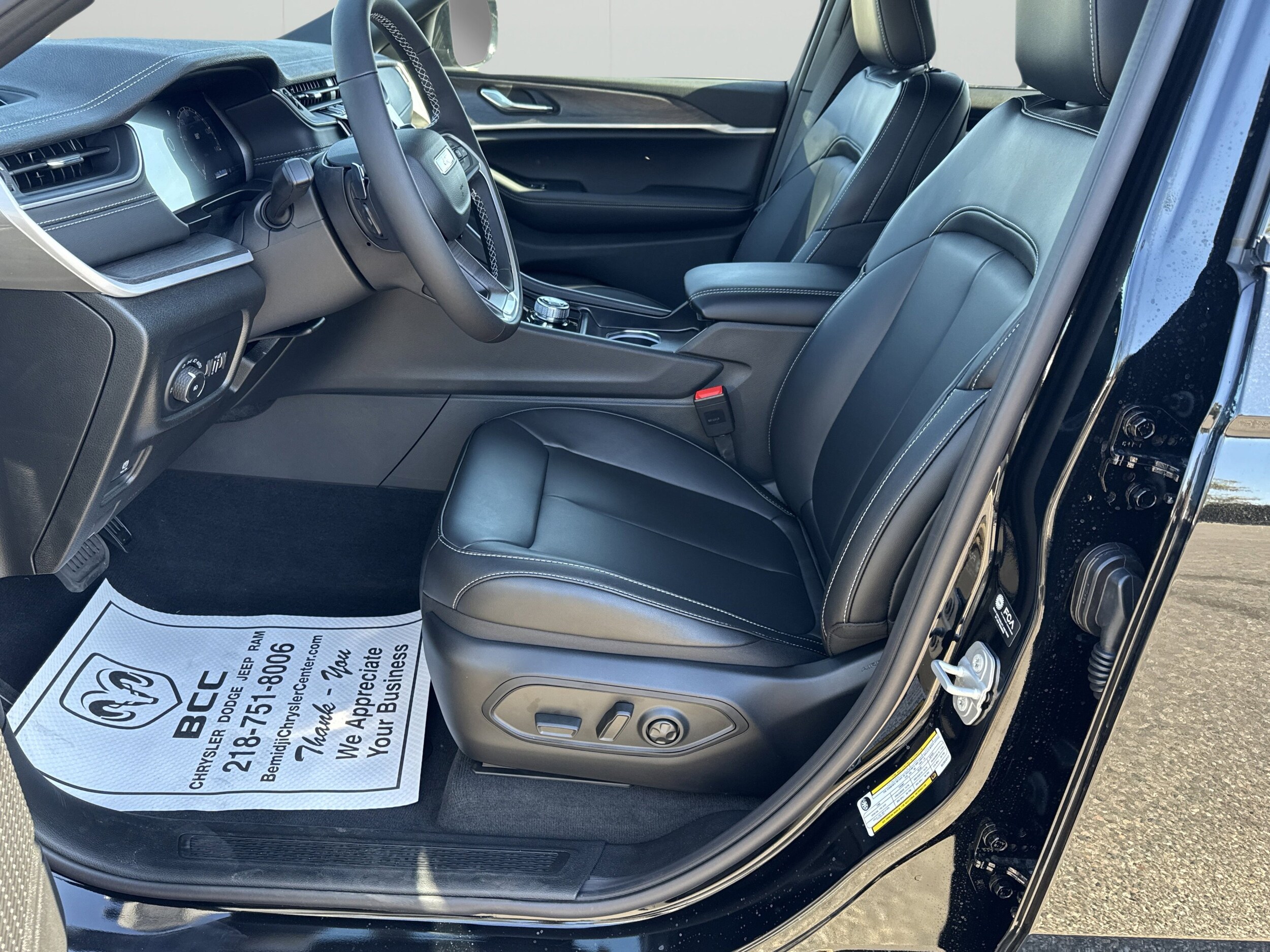 2025 Jeep Grand Cherokee Limited photo 4