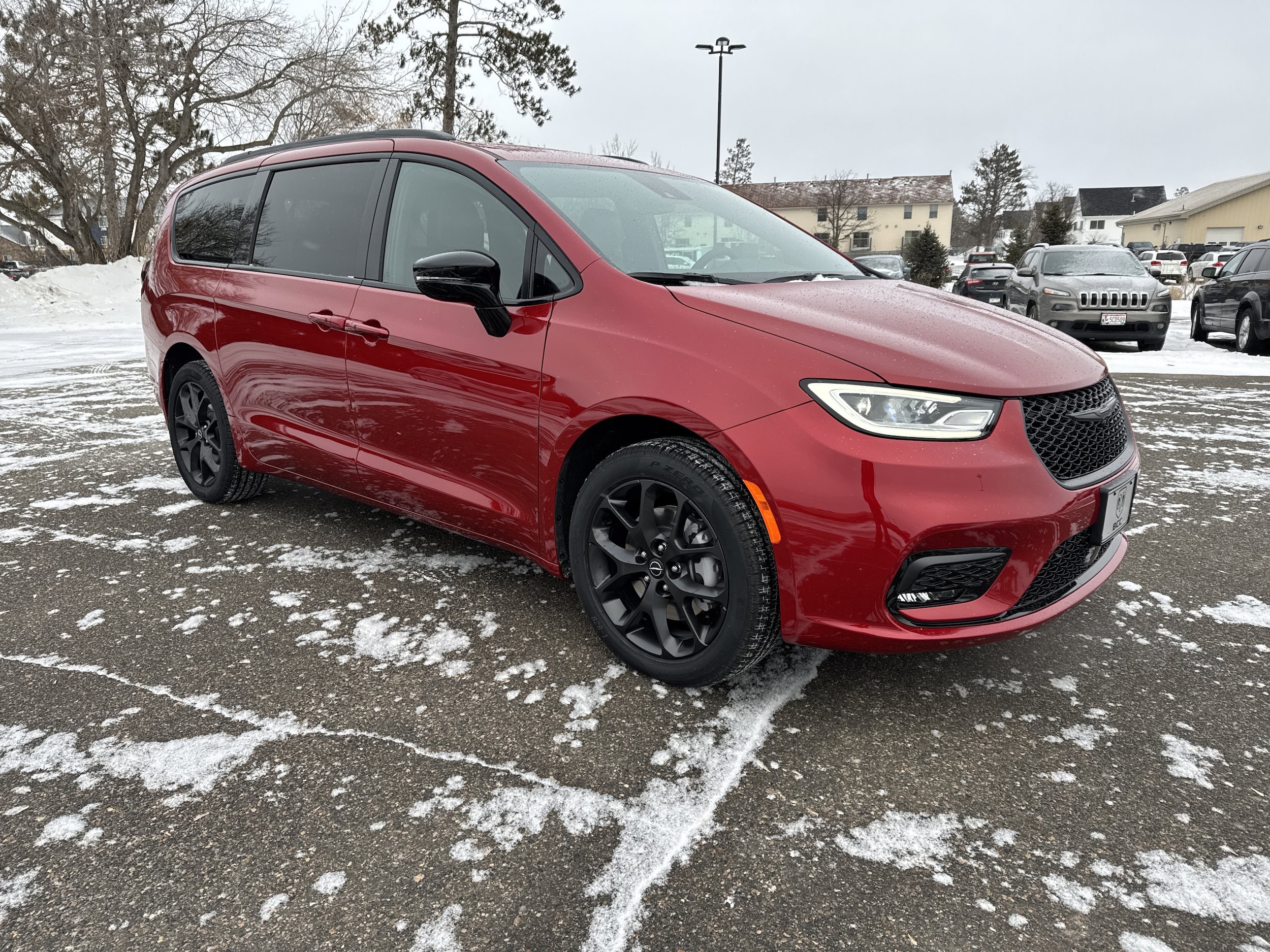 2026 Chrysler Pacifica Select's photo