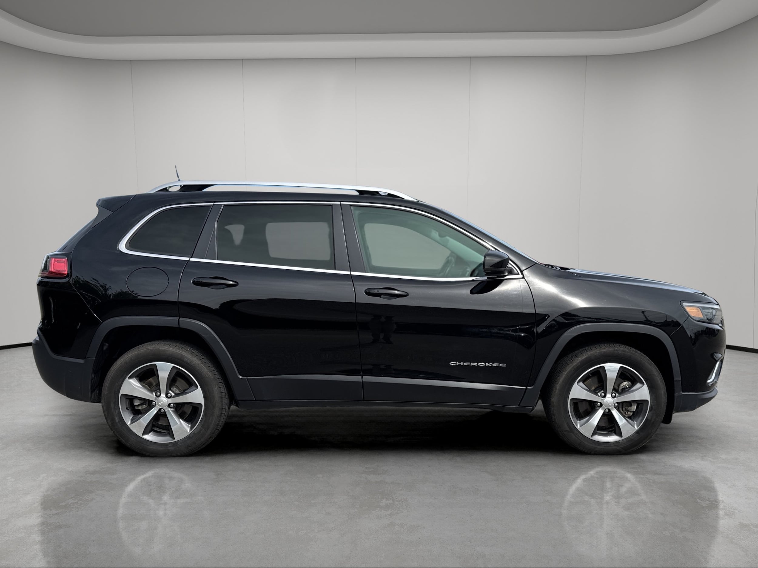 Used 2020 Jeep Cherokee Limited with VIN 1C4PJMDX7LD582606 for sale in Bemidji, Minnesota