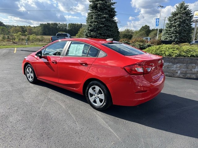 2018 Chevrolet Cruze LS photo 2
