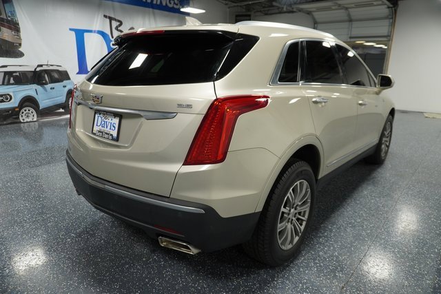 2017 Cadillac XT5 Luxury photo 2