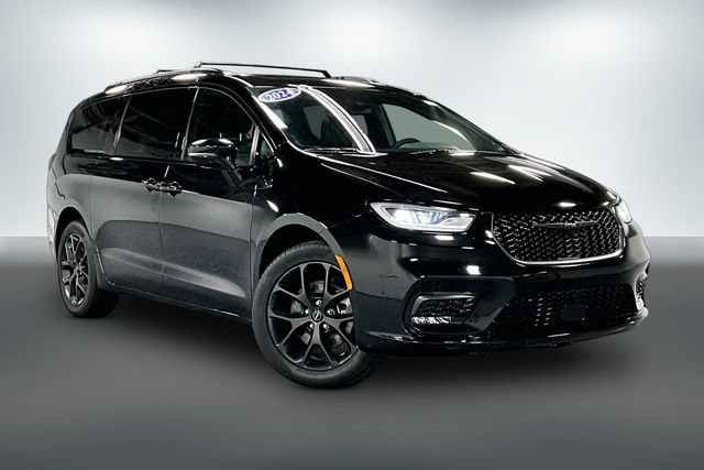 2024 Chrysler Pacifica Limited AWD's photo