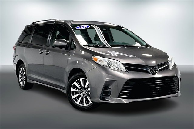 2020 Toyota Sienna LE's photo