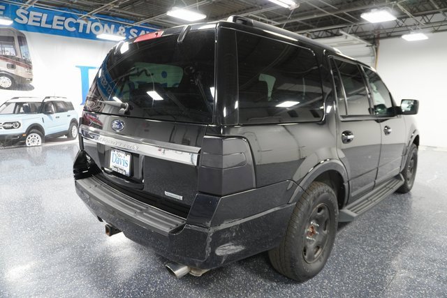 2017 Ford Expedition XLT photo 2