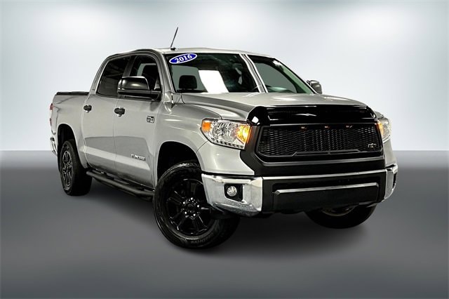 2016 Toyota Tundra SR5's photo