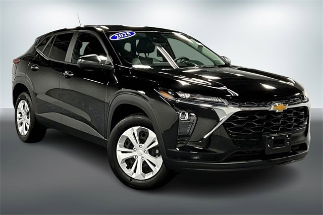 2025 Chevrolet Trax LS's photo