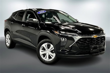 2025 Chevrolet Trax LS SUV