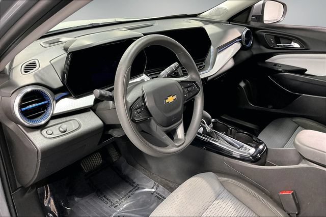 2025 Chevrolet Trax LT - Photo 16