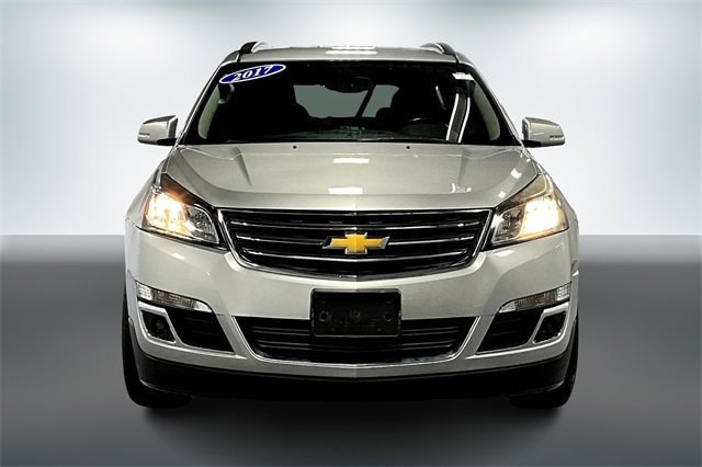 Used 2017 Chevrolet Traverse 1LT with VIN 1GNKRGKD2HJ290634 for sale in Auburn, IN