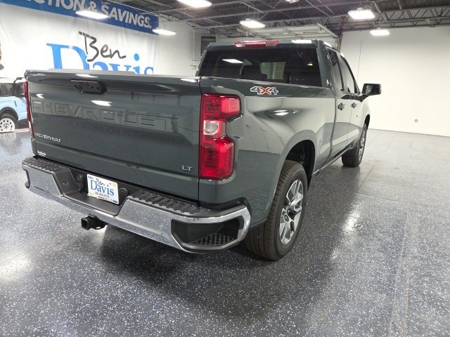 2026 Chevrolet Silverado 1500 LT photo 2