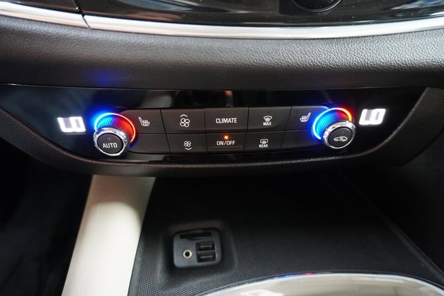 2020 Buick Enclave Essence photo 3