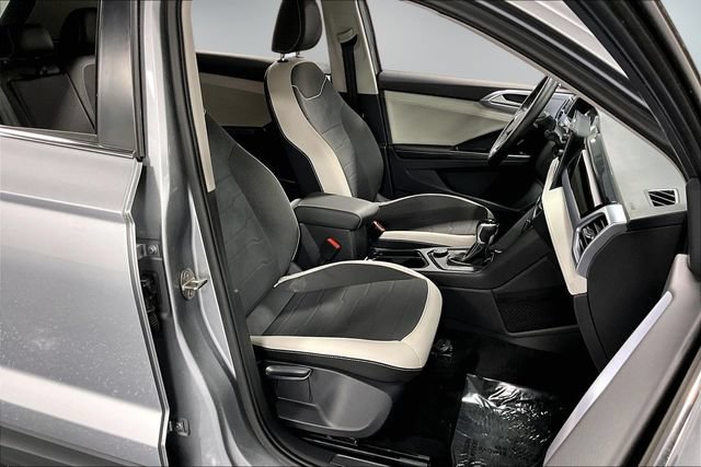 2025 Volkswagen Taos SE - Photo 25