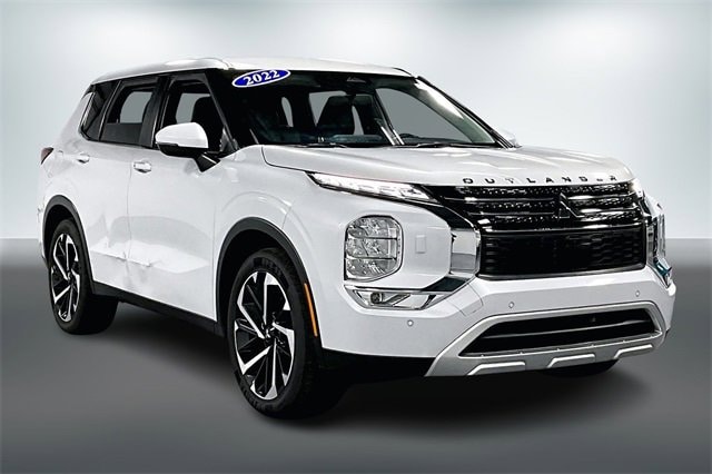 2022 Mitsubishi Outlander SE's photo