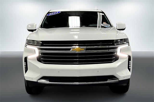 2023 Chevrolet Suburban LT photo 2