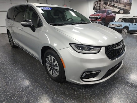 2023 Chrysler Pacifica Hybrid Limited Van Passenger Van