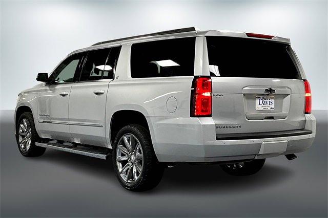 2017 Chevrolet Suburban LT photo 4