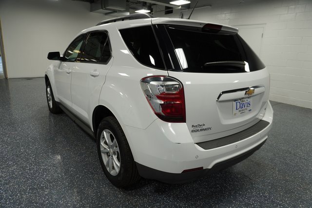 2017 Chevrolet Equinox LT photo 2