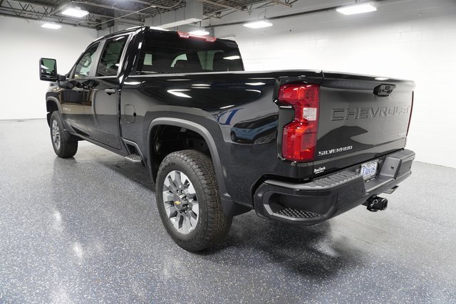 2025 Chevrolet Silverado 2500HD Custom photo 2