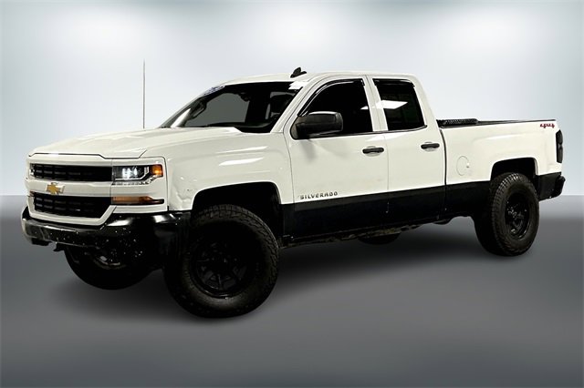 2018 Chevrolet Silverado 1500 Custom photo 3