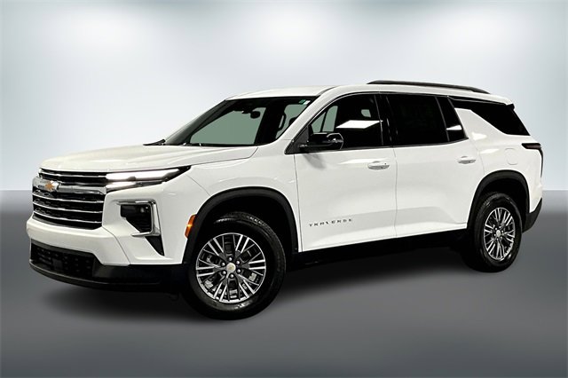 2026 Chevrolet Traverse photo 2