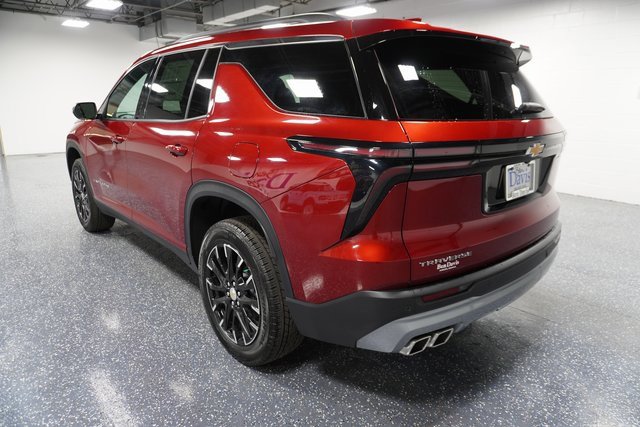 2025 Chevrolet Traverse photo 2