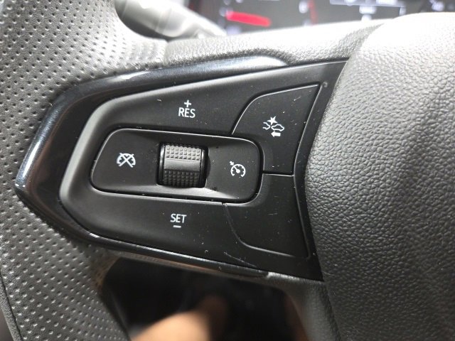 2025 Chevrolet Trax LS photo 4