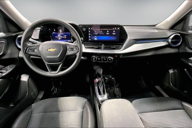 2025 Chevrolet Trax LT - Photo 8