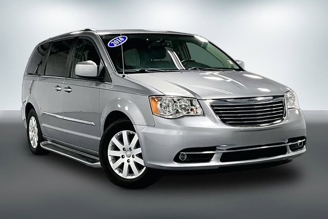 2016 Chrysler Town & Country Touring's photo