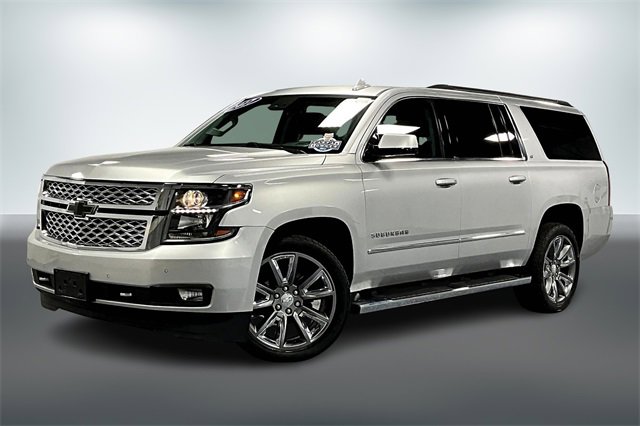 2017 Chevrolet Suburban LT photo 3