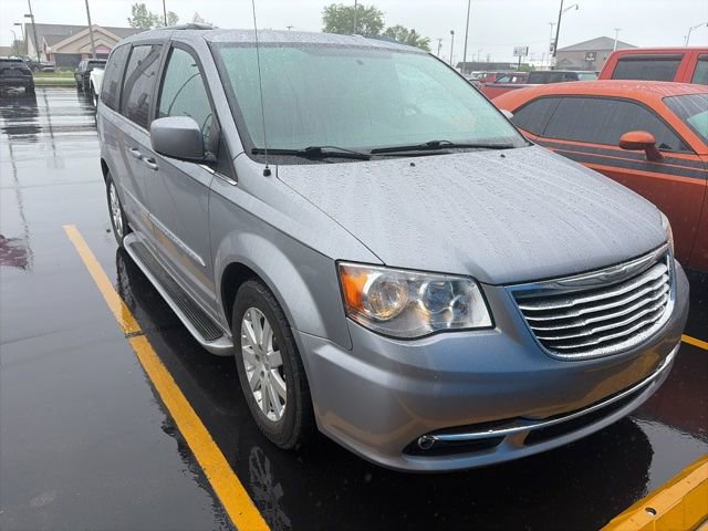 2016 Chrysler Town & Country Touring's photo