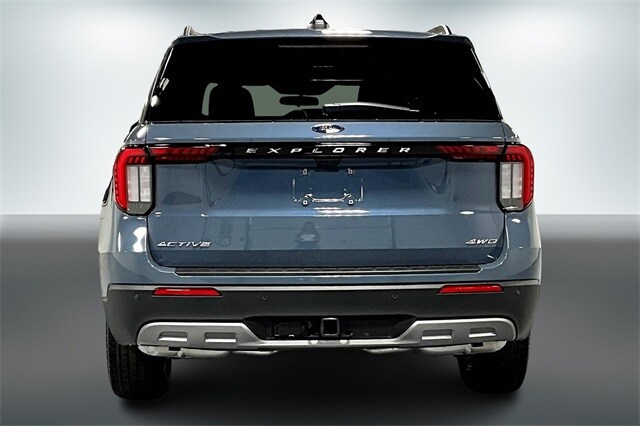 2025 Ford Explorer photo 4