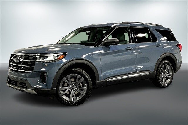 2025 Ford Explorer photo 2