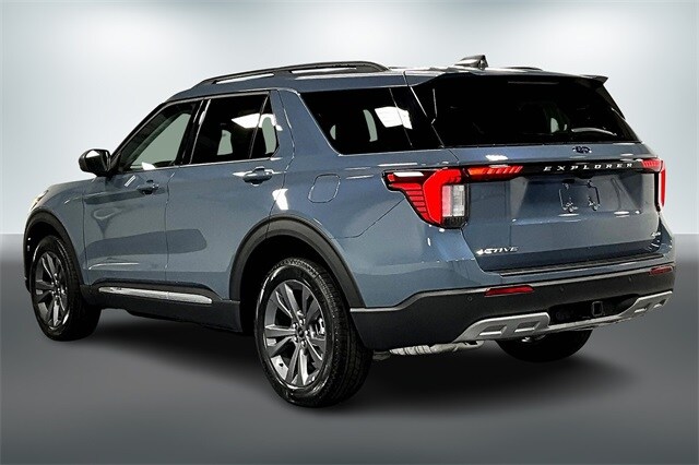 2025 Ford Explorer photo 3