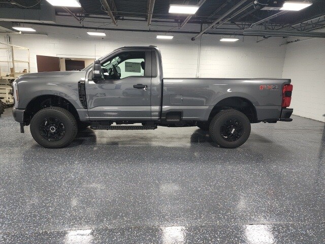 2025 Ford F-250 photo 2