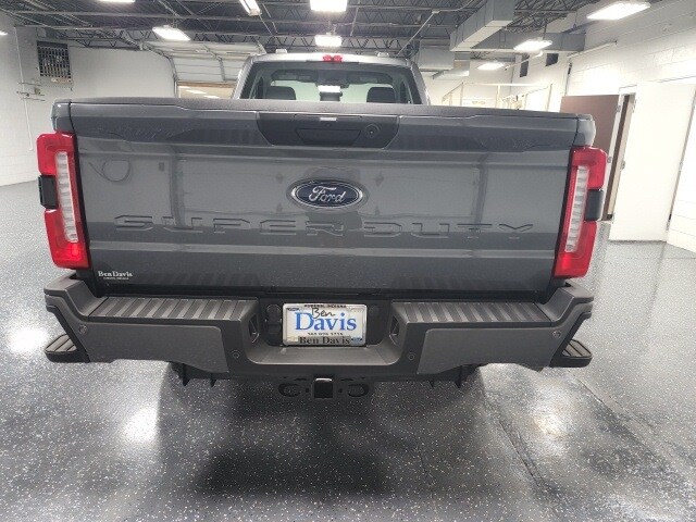 2025 Ford F-250 photo 4