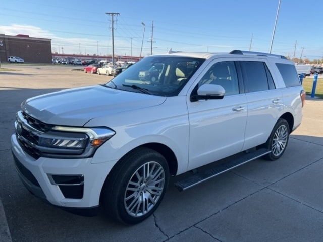 2022 Ford Expedition Limited's photo