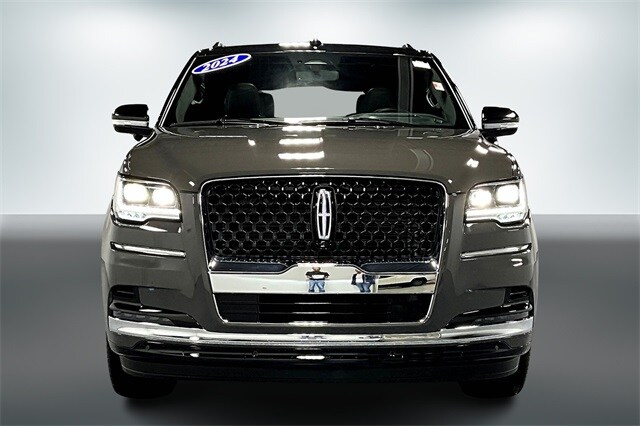 2024 Lincoln Navigator Black Label photo 2