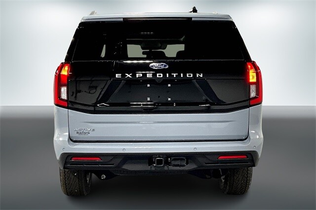 2025 Ford Expedition photo 4