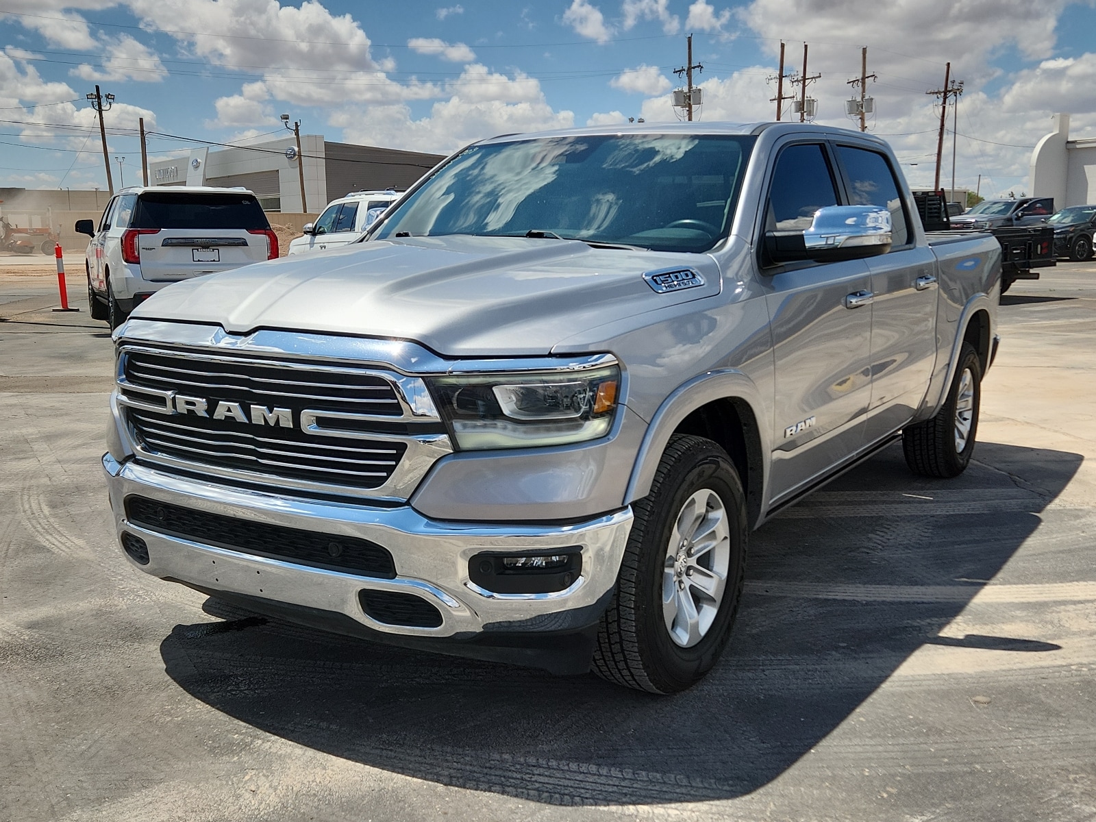 2022 RAM 1500 Laramie 4x4 Crew Cab 5'7's photo