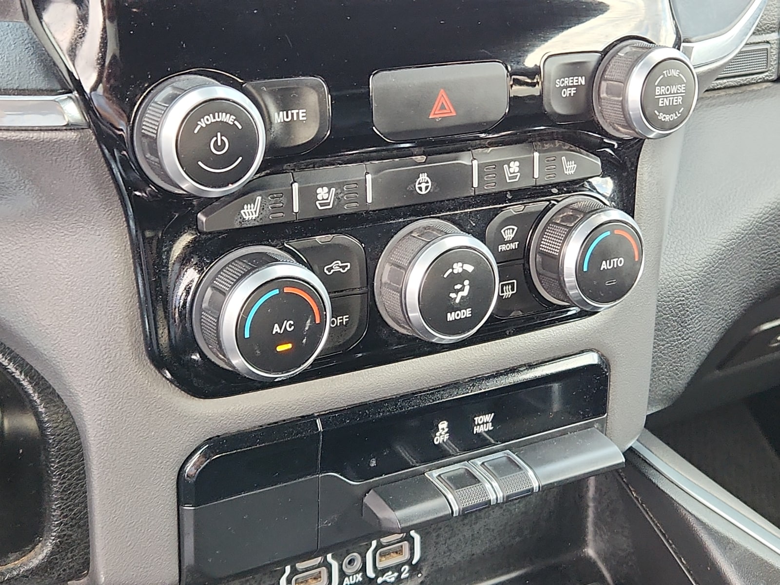2024 RAM Ram 1500 Pickup Laramie - Photo 15