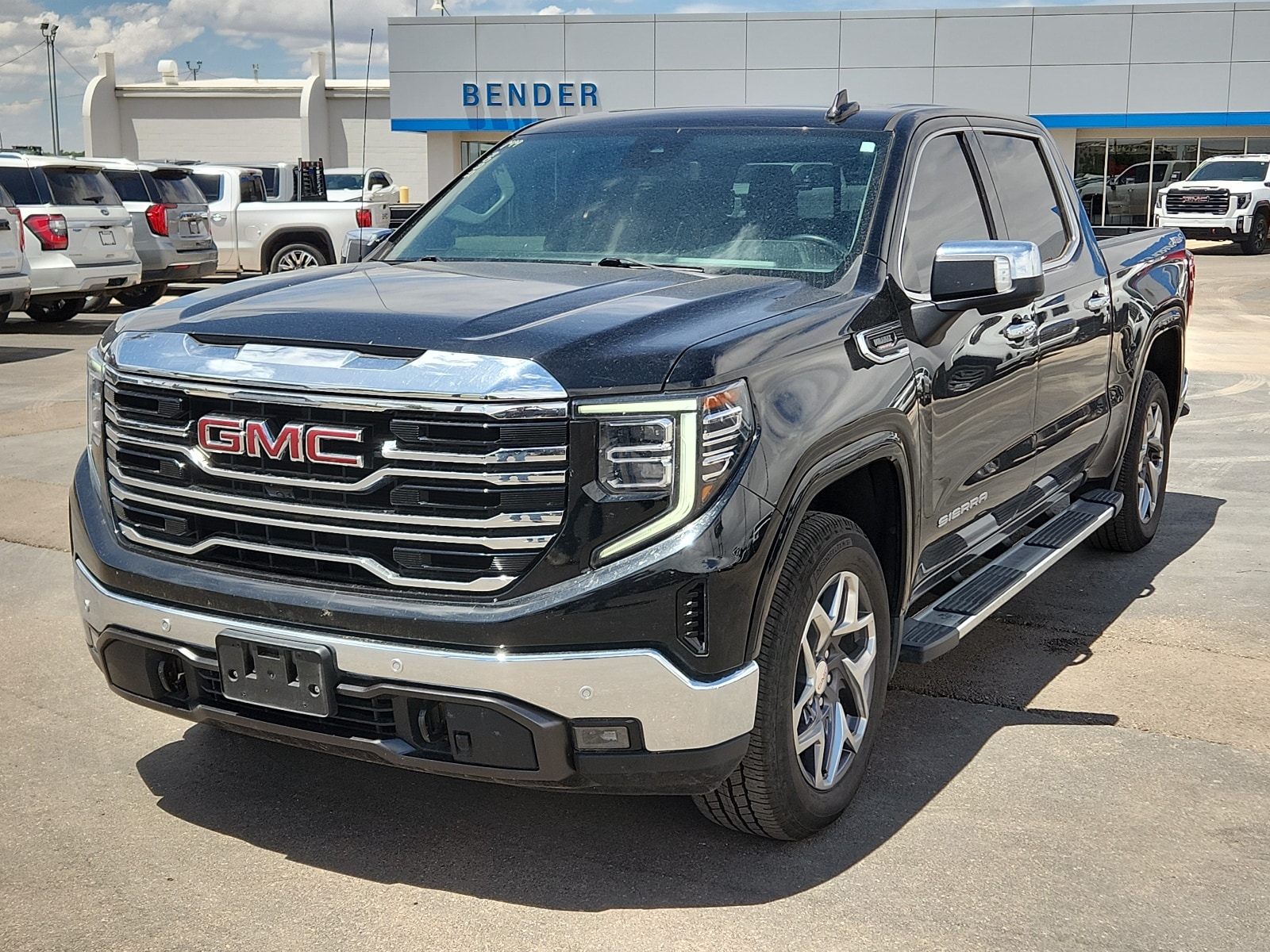 2022 GMC Sierra 4WD Crew Cab Short Box SLT's photo
