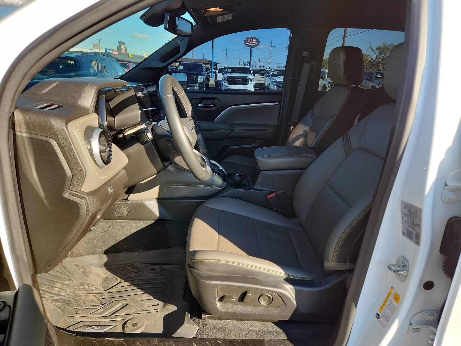 2023 Chevrolet Colorado ZR2 - Photo 11
