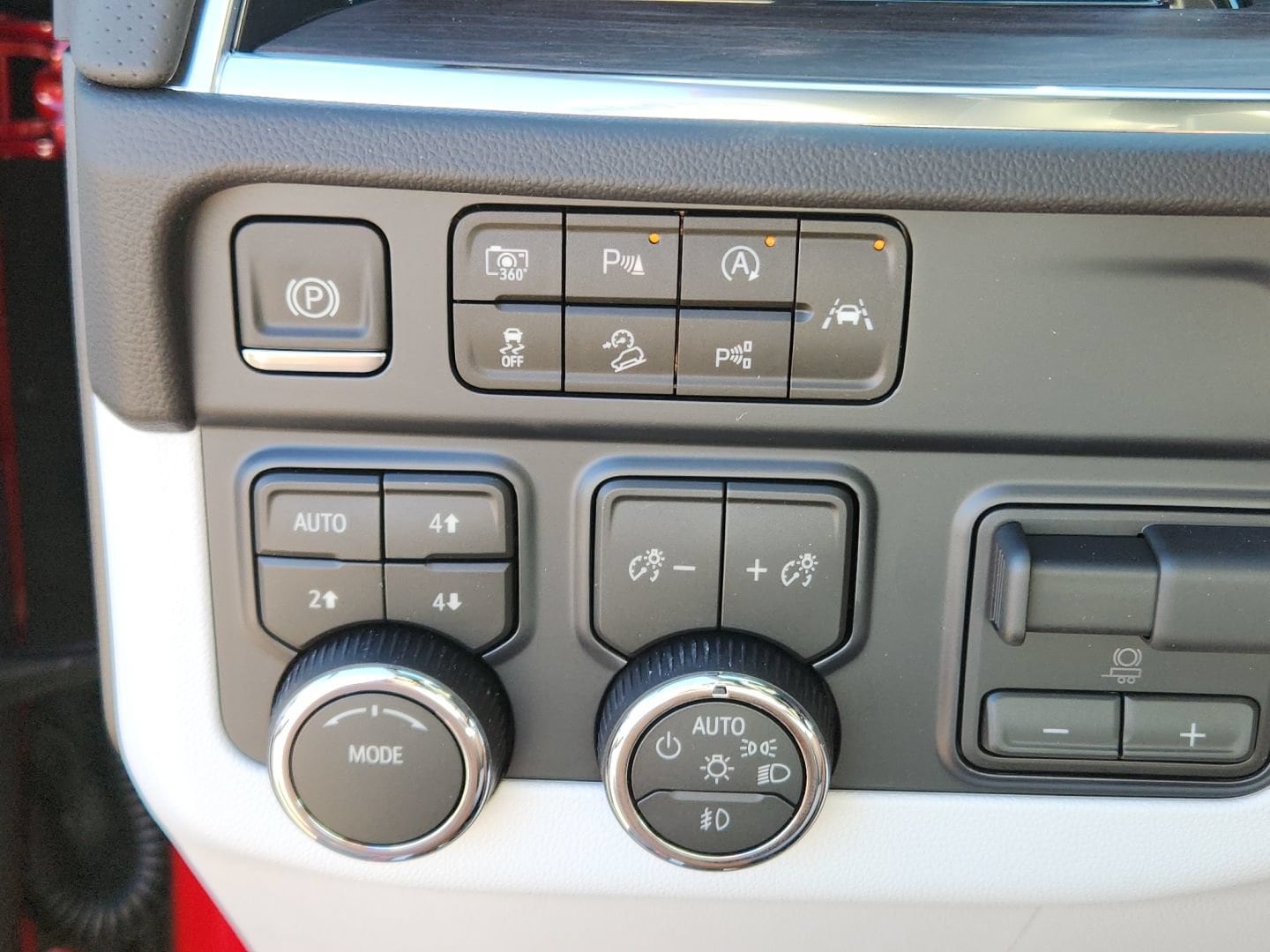 2026 Chevrolet Suburban Premier - Photo 15