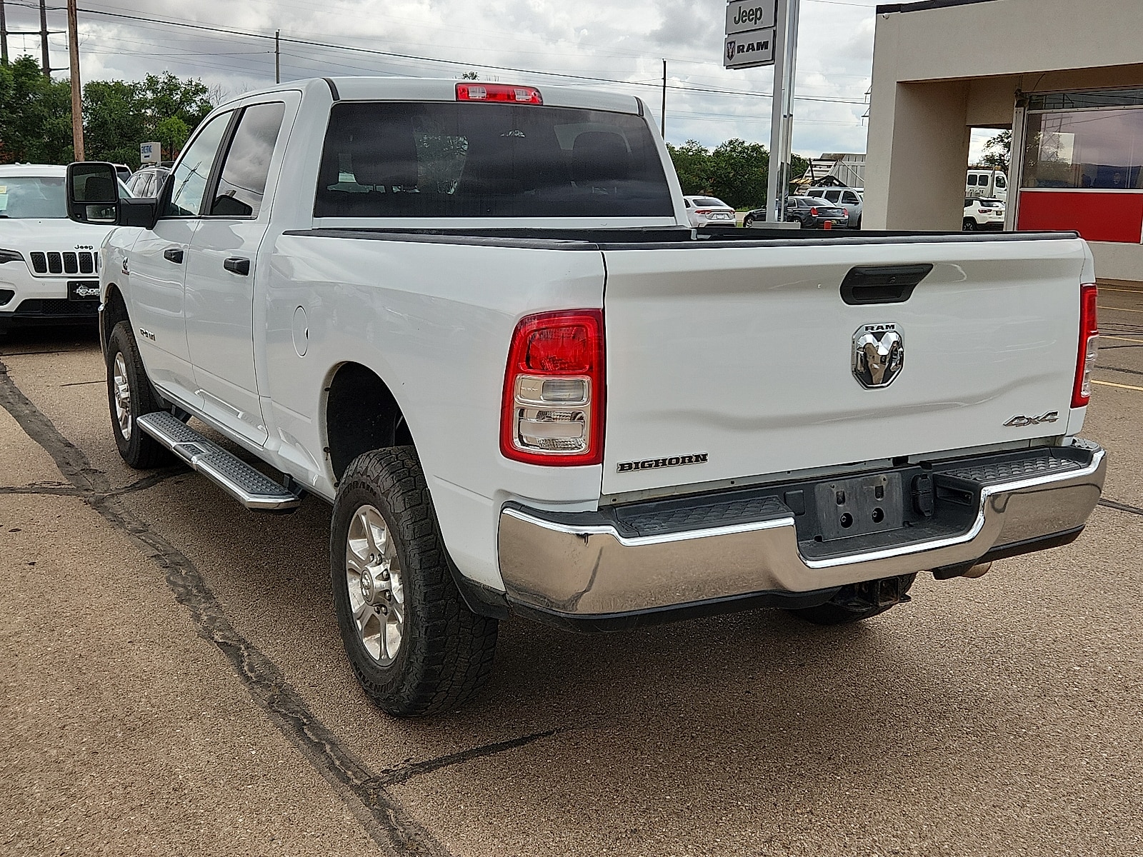 View vehicle photo 3
