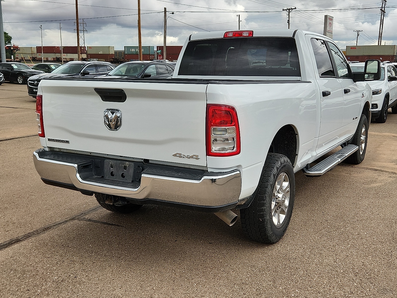 View vehicle photo 4